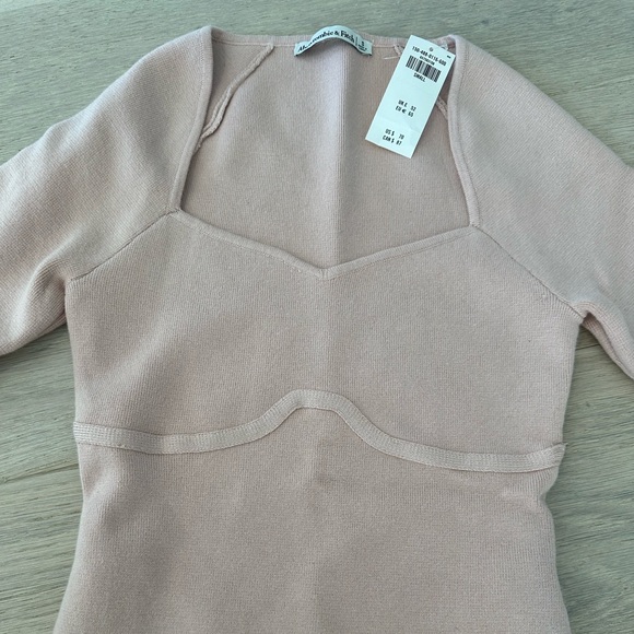Abercrombie Sweater Pink - Small - Picture 3 of 4
